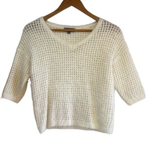 Joseph A open fuzzy knit short sleeve cropped v-neck sweater excellent condition